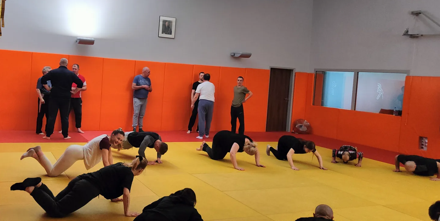 Image for self-defense training.